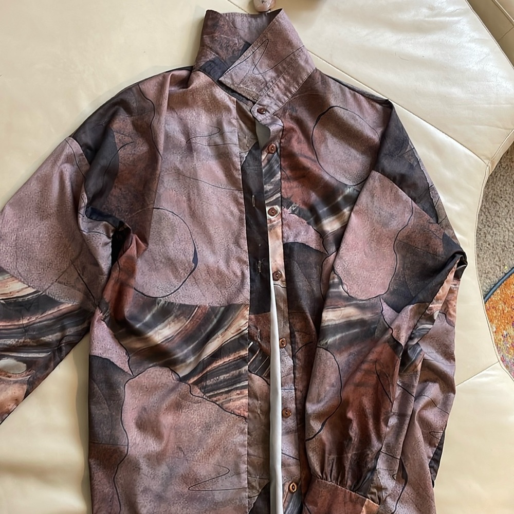 Abstract looking loose blouse